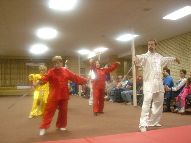 Image: /media/?path=/sports/Kung Fu/2004-10-02 Malee's School 10th Anniversary/DSC03464.JPG